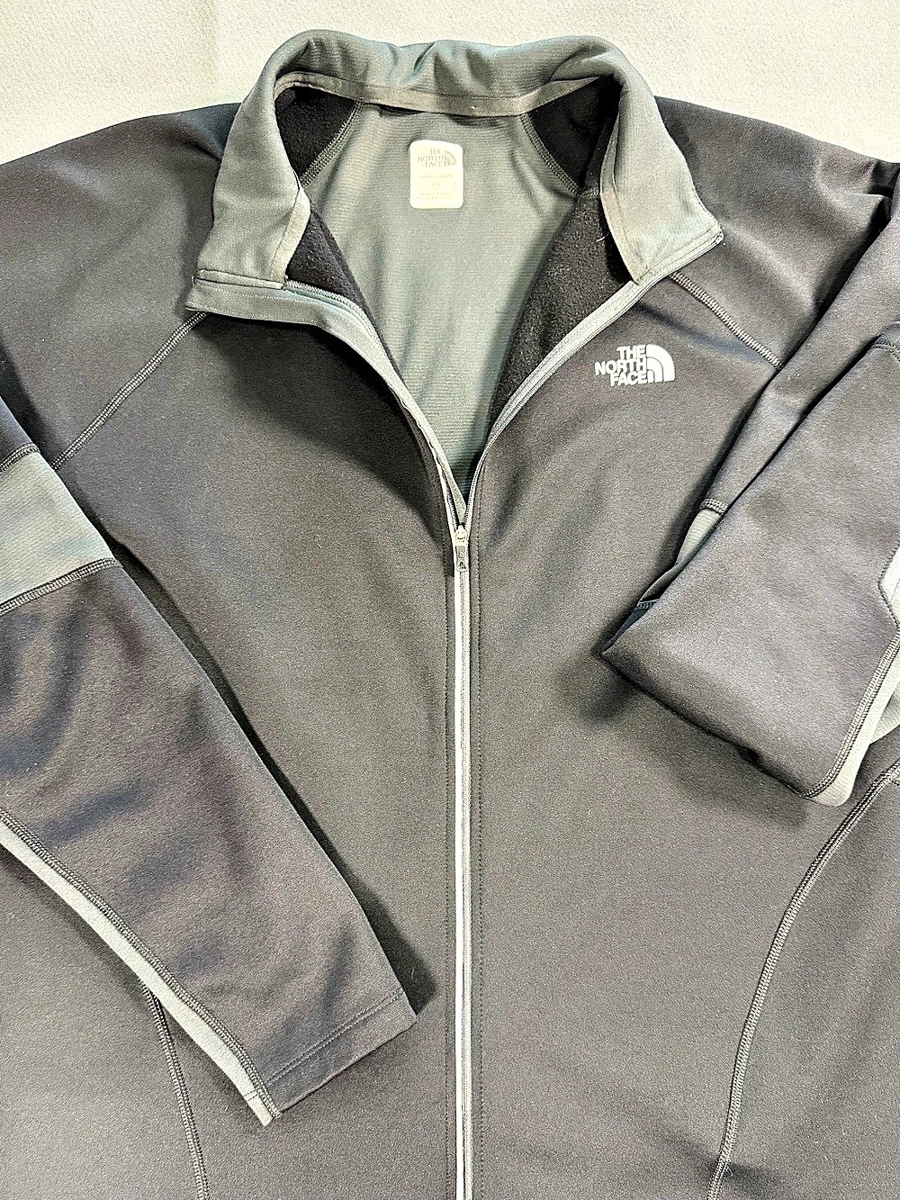 The North Face FlashDry Full Zip Running Track Jacket – Men’s Charcoal Gray